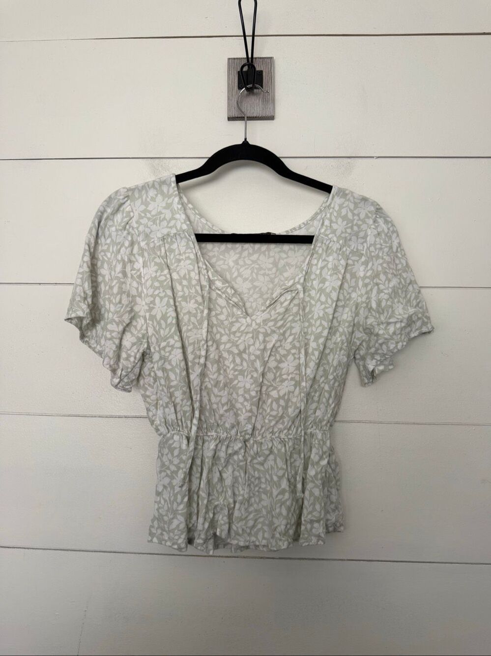 Abercrombie & Fitch Women’s Small Grey White Short Sleeve Blouse Top